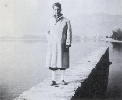   H. Marsman in Locarno, 1938.  Uit: Anton Korteweg en Murk Salverda (red.), 't Is vol van schatten hier... (2 delen). De Bezige Bij / Nederlands Letterkundig Museum en Documentatiecentrum, Amsterdam / 's-Gravenhage 1986. Deel 1, p. 300.