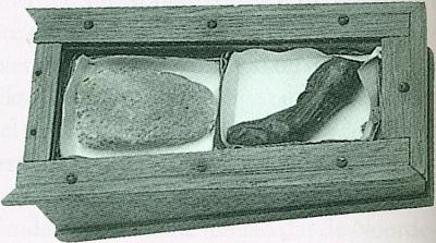 In het Haags Historisch Museum worden de tong van Johan de Witt en de teen van zijn broer Cornelis bewaard.  In: René van Stipriaan, Volle leven, p. 62; Collectie Haags Historisch Museum