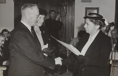 Ferdinand Bordewijk bij de uitreiking van de P.C. Hooftprijs in 1954