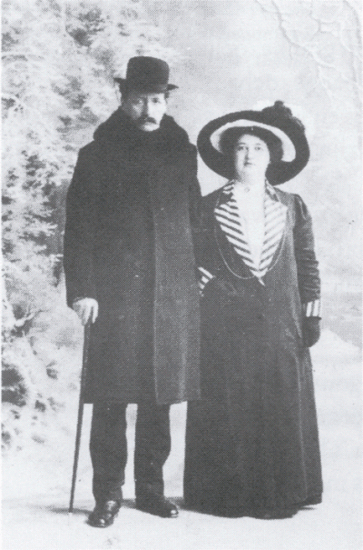 Willem Kloos en zijn echtgenote Jeanne Kloos-Reyneke van Stuwe in 1912. Foto: A.M.A. Susan & Co. 