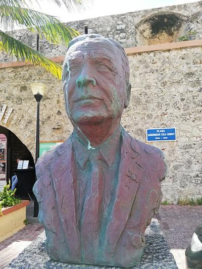 Buste van Cola Debrot in Willemstad, Curaçao