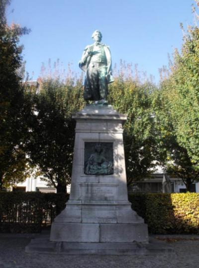 Het standbeeld van Karel Lodewijk Ledeganck te Eeklo