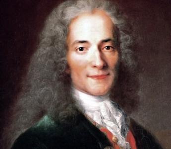 Portret van Voltaire, groot voorvechter van tolerantie en vernieuwer van het toneel in Frankrijk, door Nicolas de Largillière, 1718.