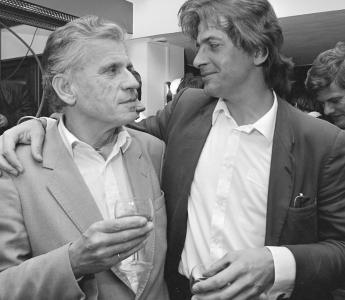 Gerard Reve met zijn levenspartner Joop Schafthuizen; Presentatie van de roman De stille vriend van Gerard Reve in Amsterdam in 1984.