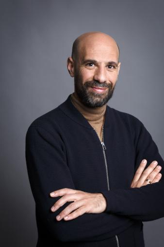 Auteursportret Abdelkader Benali (foto: Bob Bronshoff, Singel Uitgeverijen)