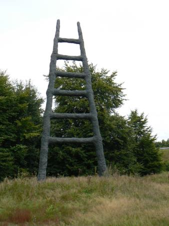 Sculptuur De Ladder/Der Leiter (1994) by Armando
