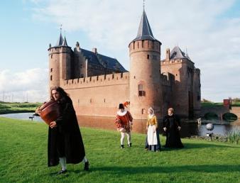 Opvoering van Warenar op het Muiderslot door Theatergroep De Kale